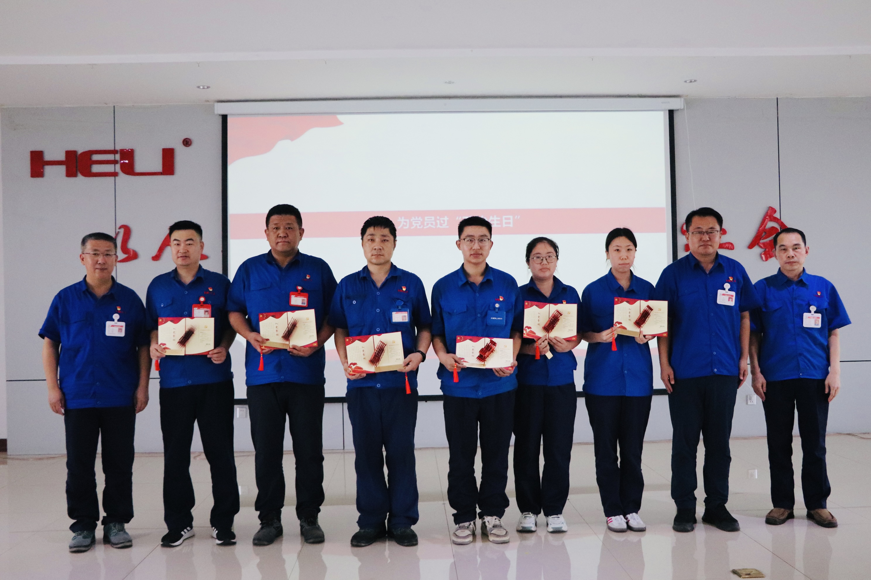 為黨員代表過“政治生日”.jpg
